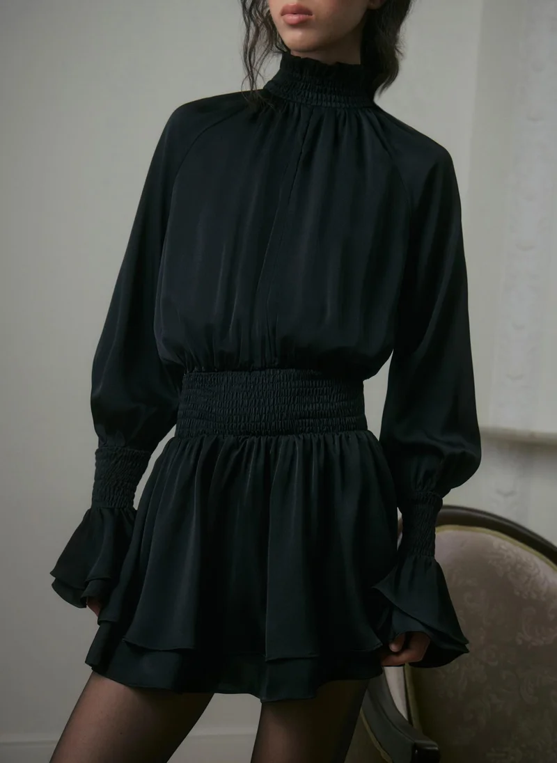 ليتشي فستان قصير خفيف الوزن مزين بكسرات مطاطية